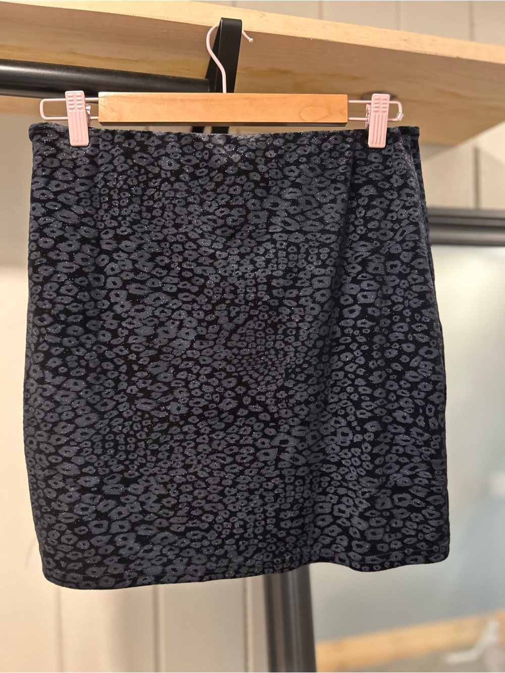 Y2K GREY LAB Black Sparkly Leopard Print Mini Skirt - Picture 3 of 4